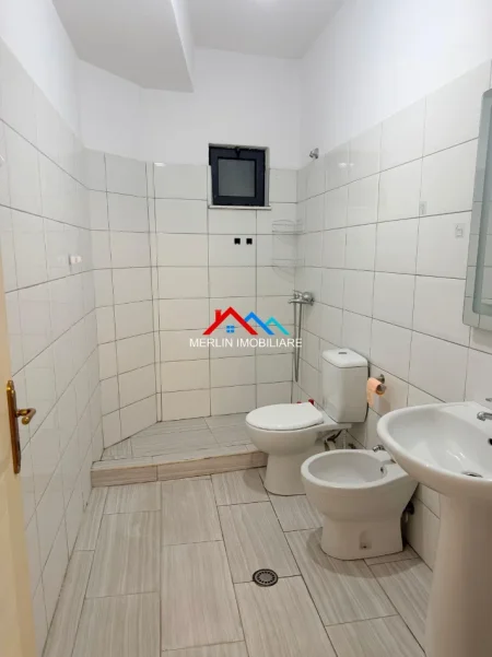 Tirane, jepet me qera apartament 2+1+Ballkon Kati 7, 114 m² 600 € (RRUGA AGIM QARRI,ASTIR)