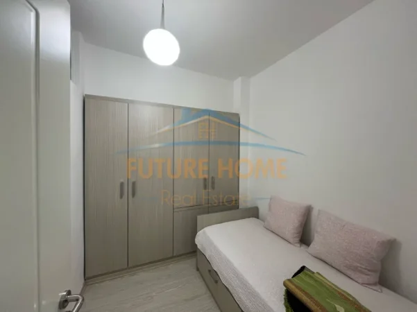 Tirane, jepet me qera apartament 2+1+Ballkon Kati 4, 89 m² 450 € (Yzberisht)