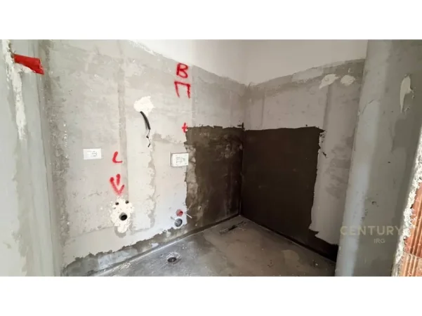Tirane, shitet apartament 2+1+Ballkon Kati 5, 141 m² 250.000 € (kodra e diellit)