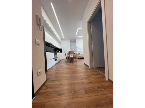 Tirane, jepet me qera apartament 2+1+Ballkon Kati 6, 106 m² 550 € (Paskuqan)