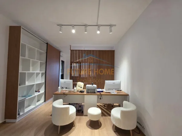 Tirane, jepet me qera zyre Kati 6, 75 m² 750 € (SQAURE 21 , Rruga Kavajes)