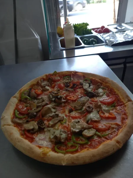 Tirane, Shitet fast food piceri biznesi me kuzhine te re dhe tavolinat e reja