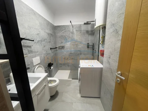Tirane, jepet me qera apartament 3+1+Ballkon , 134 m² 1.000 € (Liqeni i Thatë, Pranë Radisson Collection.)