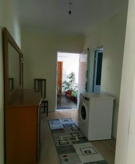 Tirane, jepet me qera apartament 1+1+Ballkon Kati 5, 60 m² 500 € (ali demi)