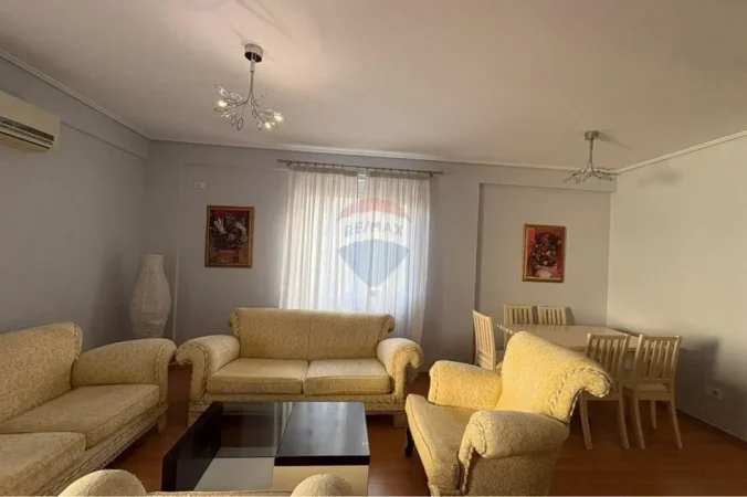 Tirane, jepet me qera apartament 2+1 , 100 m² 600 € 