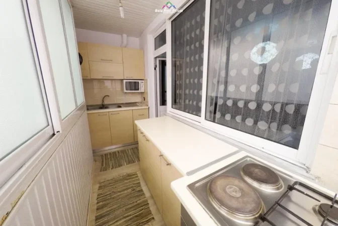 Tirane, jepet me qera apartament 1+1+Ballkon Kati 5, 54 m² 520 € (myslym shyr)