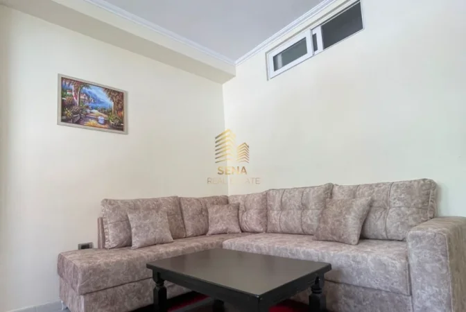 Tirane, jepet me qera apartament 1+1 Kati 3, 55 m² 500 € (Sheshi Wilson)
