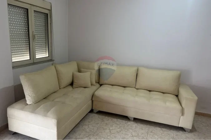 Tirane, jepet me qera apartament 3+1 Kati 5, 136 m² 700 € 