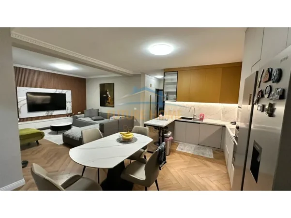 Tirane, shitet apartament 2+1 Kati 8, 97 m² 350.000 € (RRUGA E ELBASANIT)