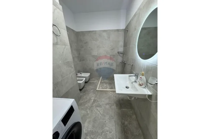 Tirane, jepet me qera apartament 1+1 , 67 m² 550 € 