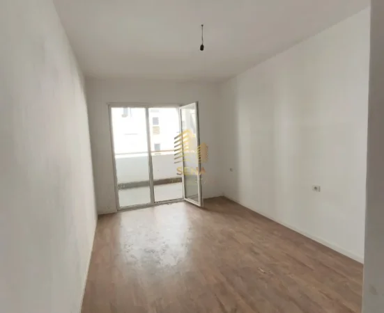 Tirane, shitet apartament 1+1+Ballkon Kati 4, 82 m² 142.000 € (Laprake, Kompleksi E-88)