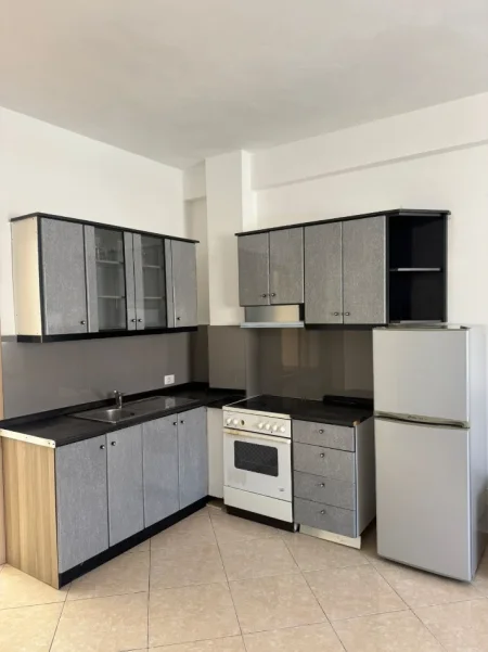 jepet me qera apartament 1+1 Kati 2, 350 € (rruga leandro zoto)
