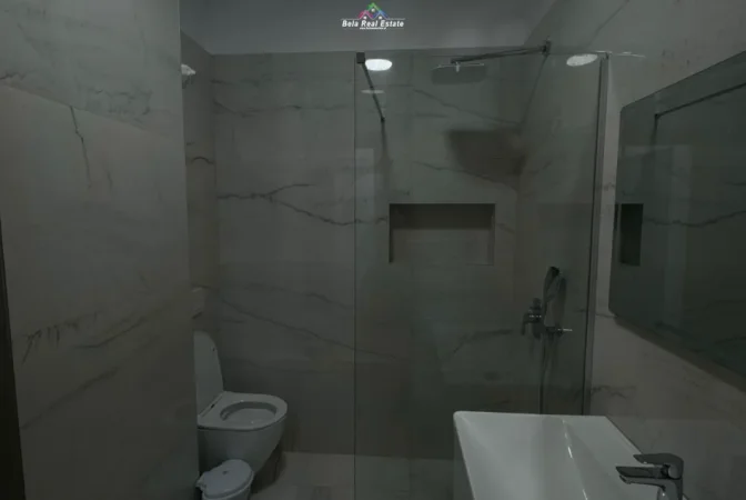 Tirane, jepet me qera apartament 1+1+Ballkon Kati 3, 70 m² 520 € (bill klinton)