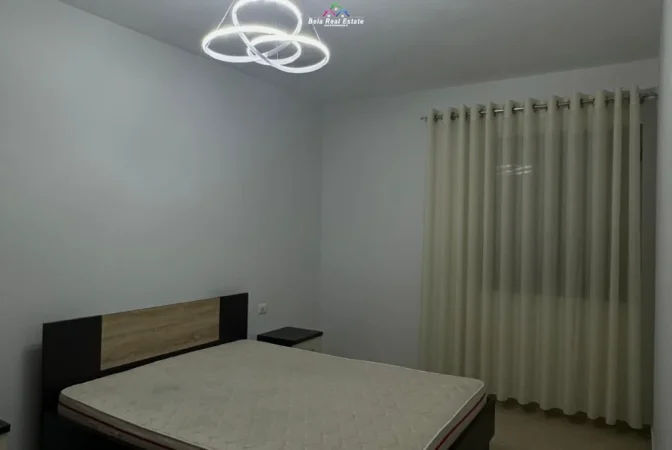 Tirane, jepet me qera apartament 1+1+Ballkon Kati 3, 70 m² 520 € (bill klinton)