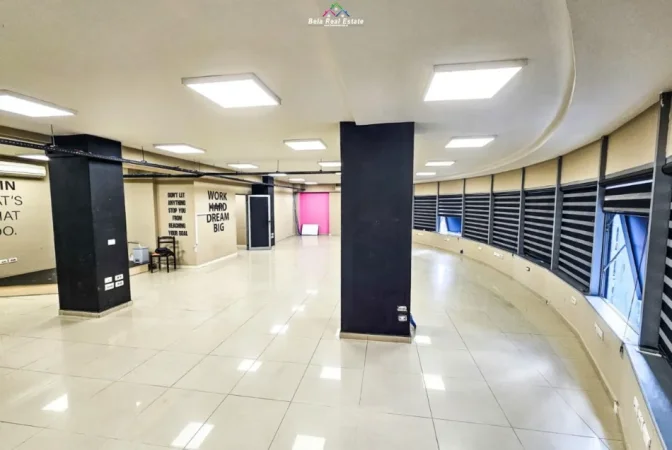 Tirane, jepet me qera zyre Kati 5, 300 m² 3.000 € (Rruga e Dibres)