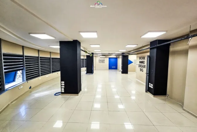 Tirane, jepet me qera zyre Kati 5, 300 m² 3.000 € (Rruga e Dibres)