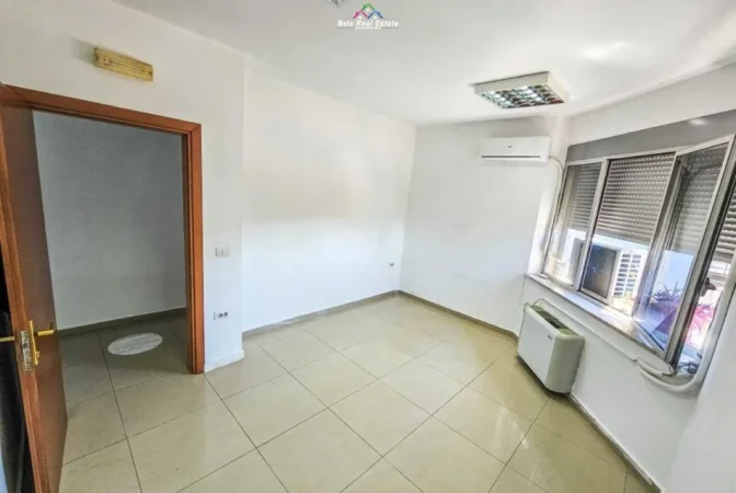 Tirane, jepet me qera zyre Kati 5, 300 m² 3.000 € (Rruga e Dibres)