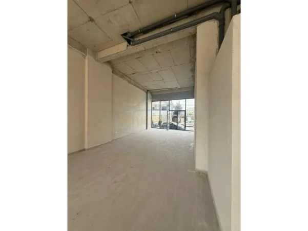 Tirane, jepet me qera apartament 1+1 Kati 0, 100 m² 1.800 € (Rruga Jordan Misja)