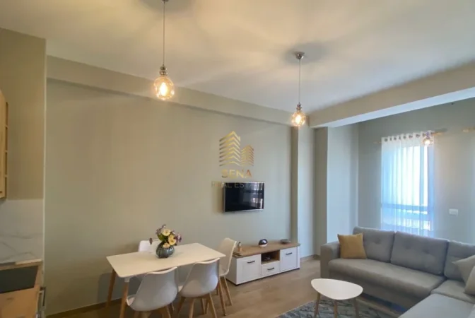 Tirane, jepet me qera apartament 1+1+Ballkon Kati 7, 70 m² 650 € (Shkolla e Kuqe)