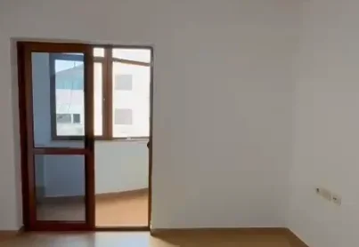 jepet me qera 1+1 Kati 5, 400 € (Rruga Bardhyl)