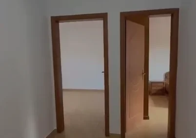 jepet me qera 1+1 Kati 5, 400 € (Rruga Bardhyl)