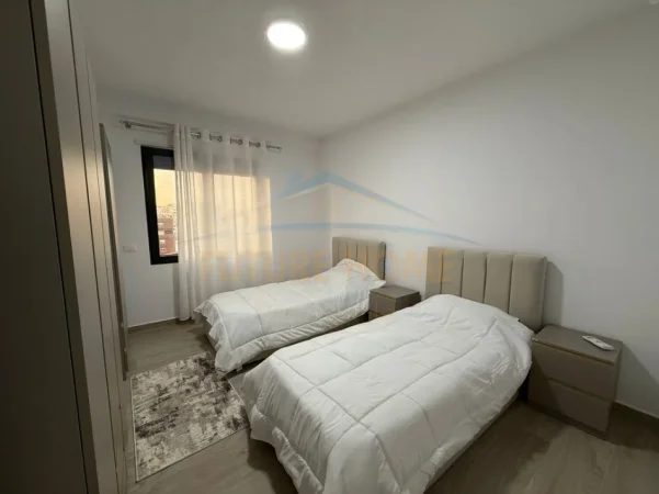 Tirane, jepet me qera apartament 2+1 , 95 m² 1.100 € (Rruga Qemal Stafa, pranë Shkollës së Kuqe.)
