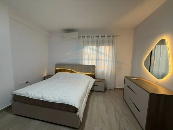 Tirane, jepet me qera apartament 2+1 , 95 m² 1.100 € (Rruga Qemal Stafa, pranë Shkollës së Kuqe.)