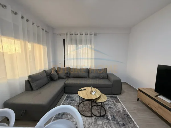 Tirane, jepet me qera apartament 2+1 , 95 m² 1.100 € (Rruga Qemal Stafa, pranë Shkollës së Kuqe.)