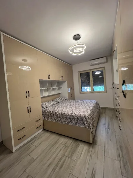 Tirane, jepet me qera apartament 2+1 Kati 3, 96 m² 800 € (RRUGA ELBASANIT)