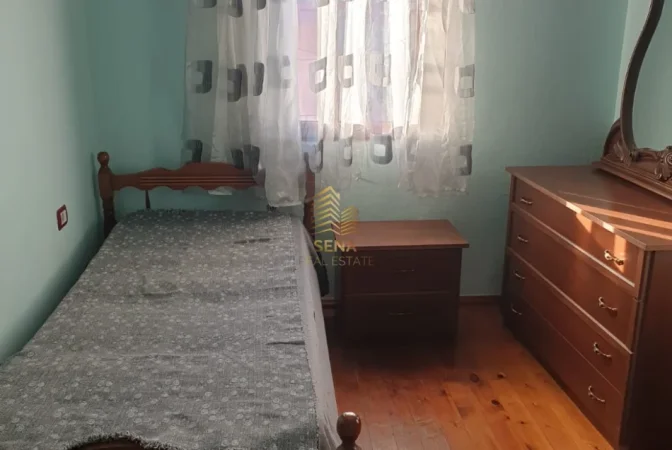 Tirane, jepet me qera apartament 2+1+Ballkon Kati 2, 80 m² 450 € (QSUT)