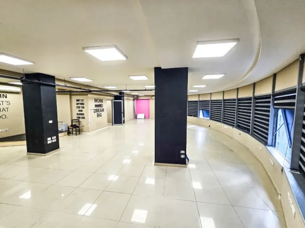 Shqiperi, jepet me qera zyre Kati 5, 300 m² 3.000 € (rruga e dibres)