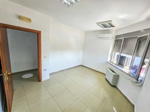 Shqiperi, jepet me qera zyre Kati 5, 300 m² 3.000 € (rruga e dibres)