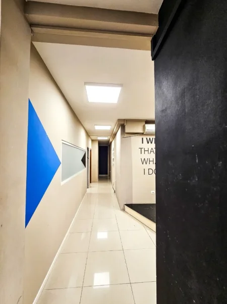 Shqiperi, jepet me qera zyre Kati 5, 300 m² 3.000 € (rruga e dibres)