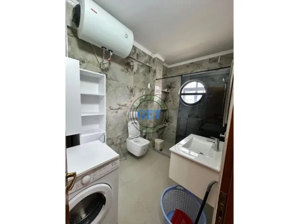 Durres, jepet me qera apartament 2+1 Kati 8, 80 m² 420 € (pranë Shkollës “Bajram Curri”)