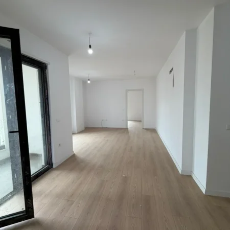 Tirane, shitet apartament 2+1+Ballkon , 97 m² 299.400 € (Komuna e Parisit)