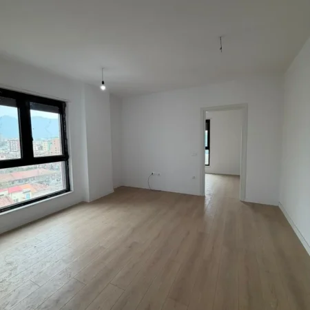 Tirane, shitet apartament 2+1+Ballkon , 97 m² 299.400 € (Komuna e Parisit)