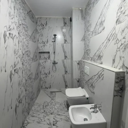 Tirane, shitet apartament 2+1+Ballkon , 97 m² 299.400 € (Komuna e Parisit)