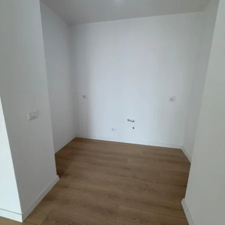 Tirane, shitet apartament 2+1+Ballkon , 97 m² 299.400 € (Komuna e Parisit)