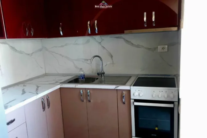 Tirane, jepet me qera apartament 1+1 Kati 5, 60 m² 500 € (Rruga Kristaq Capo)