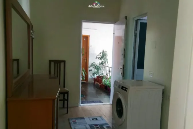 Tirane, jepet me qera apartament 1+1 Kati 5, 60 m² 500 € (Rruga Kristaq Capo)