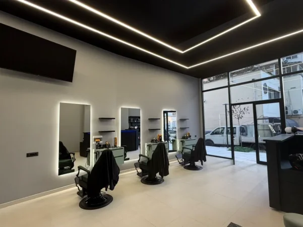 Tirane, Shitet Biznesi , Barber Shop , Kati 0, (PAZARI I RI)