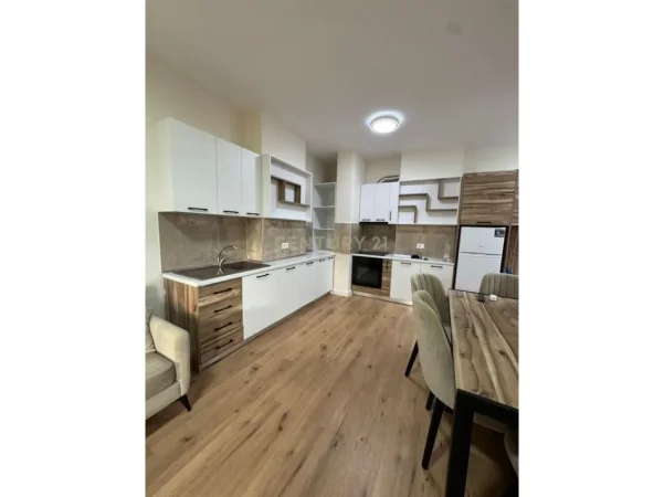 Tirane, jepet me qera apartament 1+1 Kati 7, 67 m² 550 € (yzberisht)