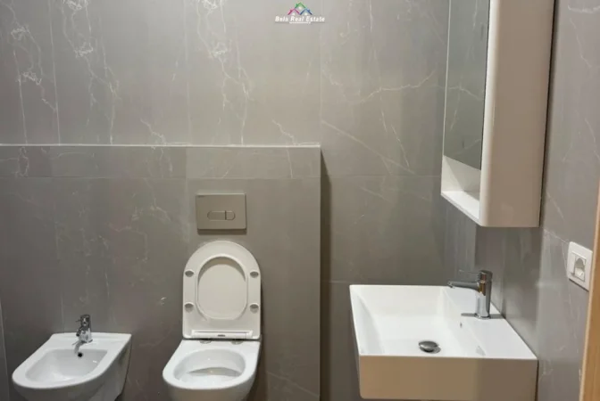 Tirane, jepet me qera apartament 2+1 Kati 3, 105 m² 650 € (5 maji)