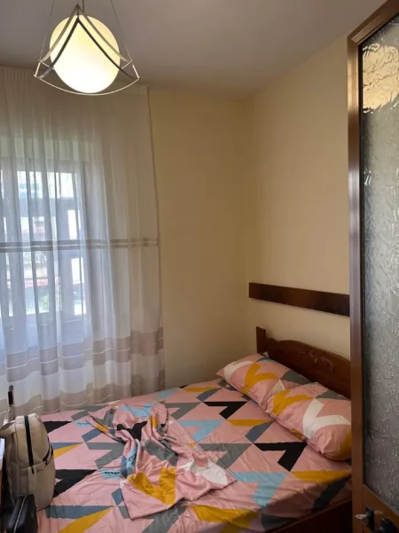 Tirane, jepet me qera apartament 1+1 Kati 2, 50 m² 500 € (Rruga Janos Hunyadi)