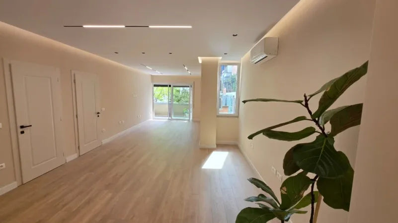 Tirane, jepet me qera zyre Kati 2, 131 m² 2.500 € (Coin)