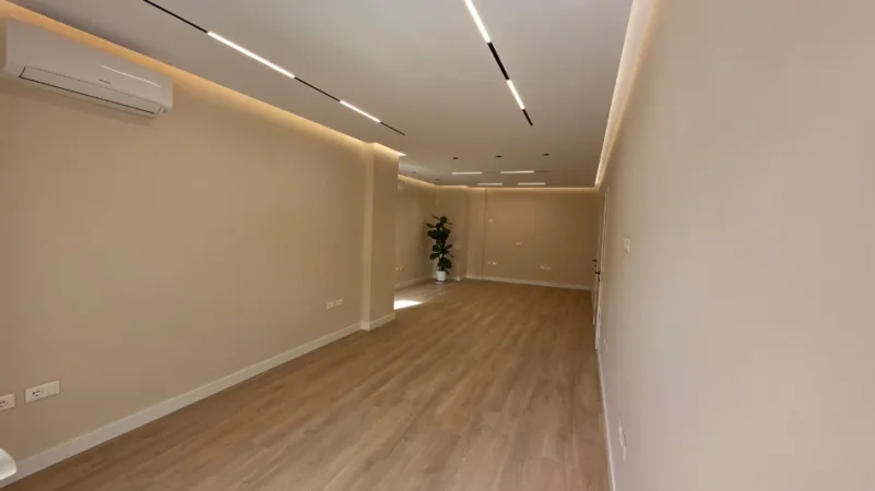 Tirane, jepet me qera zyre Kati 2, 131 m² 2.500 € (Coin)