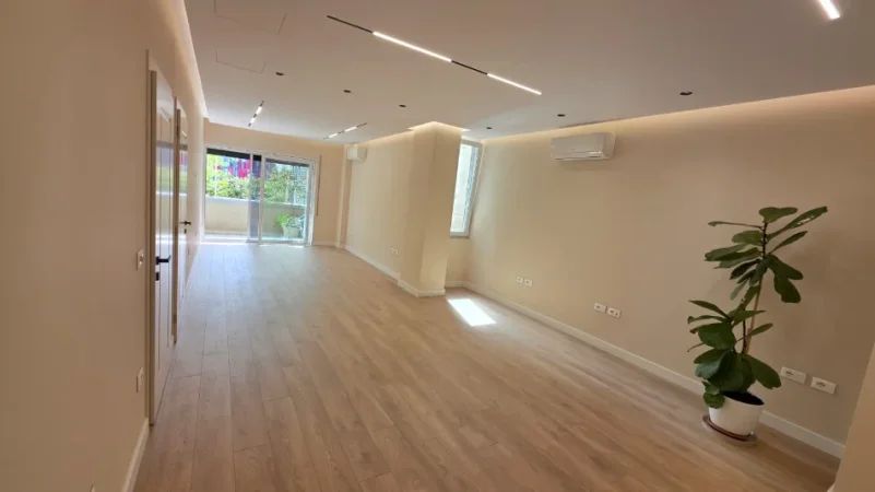 Tirane, jepet me qera zyre Kati 2, 131 m² 2.500 € (Coin)