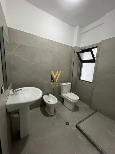 Tirane, jepet me qera apartament 1+1+Ballkon Kati 4, 78 m² 500 € (DON BOSKO)