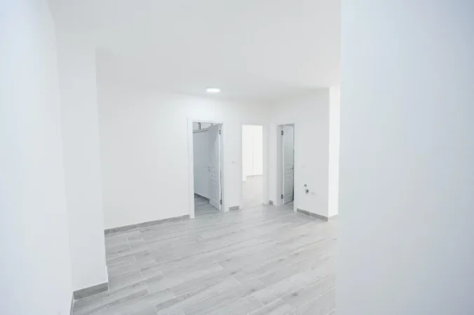Tirane, jepet me qera zyre Kati 1, 115 m² 1.200 € (BLLOK)