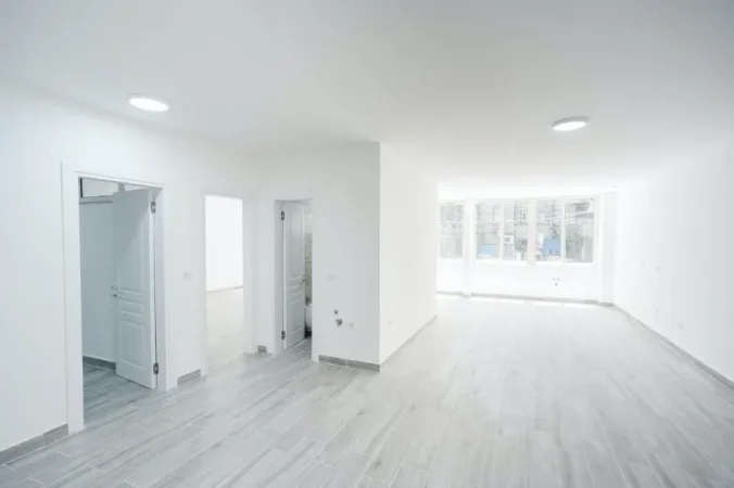 Tirane, jepet me qera zyre Kati 1, 115 m² 1.200 € (BLLOK)